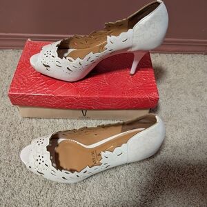 Vizzano White Floral Cutout Peep-Toe Heels